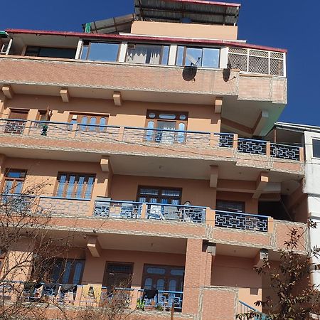 Hotel Pushpanjal And Banquet Pithoragarh ภายนอก รูปภาพ