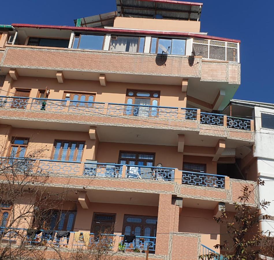Hotel Pushpanjal And Banquet Pithoragarh ภายนอก รูปภาพ